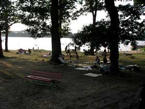 Účastníci workshopů na pláži Ostende