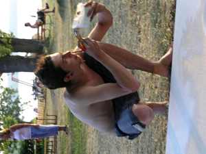 Účastníci workshopů na pláži Ostende