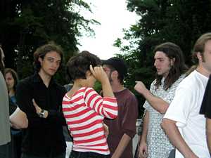 První návštěvníci koncertu