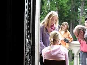 První návštěvníci koncertu