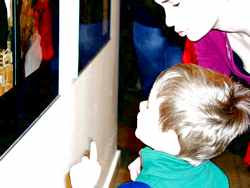 Martina, bývalá modelka na malbě, se svým synem