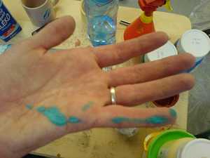 Umazal jsem se od tyrkysové barvy. Ale je pěkná, no ne?