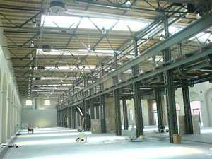 Znovu pohled na megahalu (z opačného rohu než poprvé)