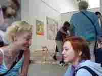 Martina Švarcová a Veronika Bromová na výstavě Martina Mainera v Mánesu