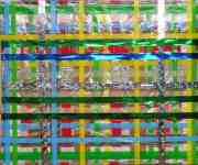 Petr Kožíšek: Sovy a klece, barevné izolepy